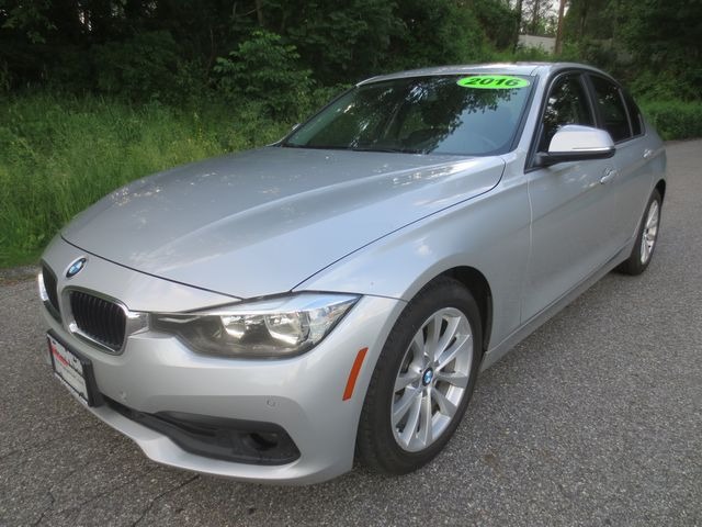 photo of 2016 BMW 3-Series 320i xDrive Sedan